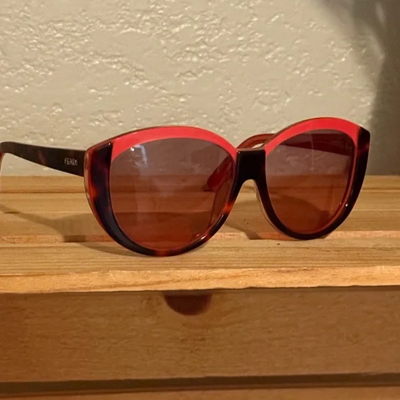 Fendi Red Cat-Eye Sunglasses Fendi 54mm O main image 3